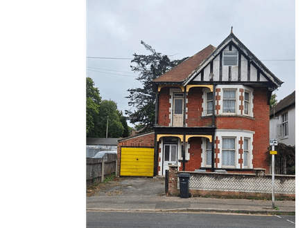 4 + 4a Bryanstone Road 